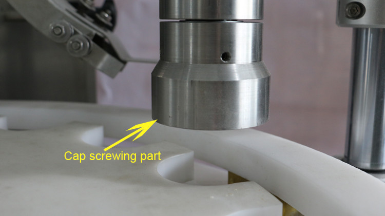 500мл машина за пълнене с кръгла бутилка с уплътнение на капачката и звездно колело