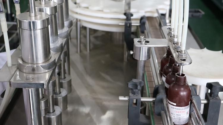 500мл машина за пълнене с кръгла бутилка с уплътнение на капачката и звездно колело