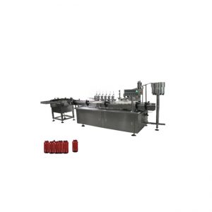 Малка бутилка капки за очи, машина за пълнене с лак за нокти и машина за затваряне